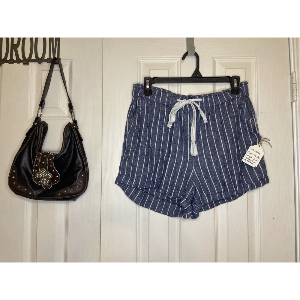 Streetwear Society Women’s Large Trendy Blue Striped Short with Drawstring Waist